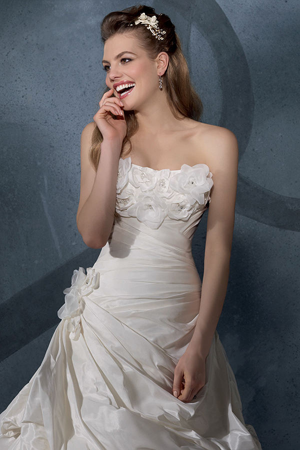 Court Train Rose Bateau Ivory Wedding Dress - Click Image to Close